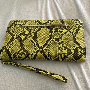 Wristlet wallet